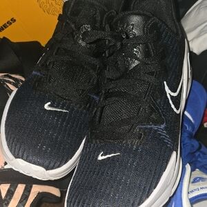 Nike Lebrons Blue And Glossy White Super Cleannn